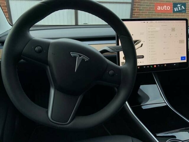 Белый Тесла Модель 3, объемом двигателя 0 л и пробегом 31 тыс. км за 32600 $, фото 38 на Automoto.ua