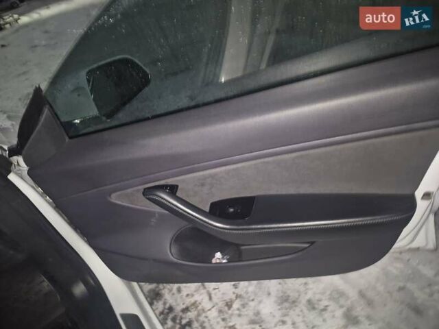 Белый Тесла Модель 3, объемом двигателя 0 л и пробегом 147 тыс. км за 16000 $, фото 6 на Automoto.ua