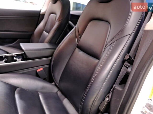 Белый Тесла Модель 3, объемом двигателя 0 л и пробегом 54 тыс. км за 15900 $, фото 28 на Automoto.ua