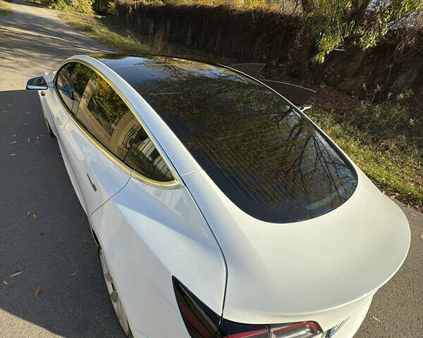 Белый Тесла Модель 3, объемом двигателя 0 л и пробегом 114 тыс. км за 16000 $, фото 10 на Automoto.ua