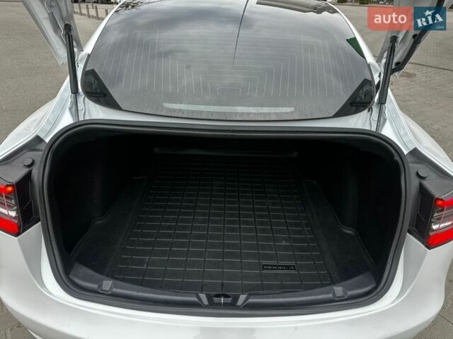 Белый Тесла Модель 3, объемом двигателя 0 л и пробегом 118 тыс. км за 19500 $, фото 15 на Automoto.ua