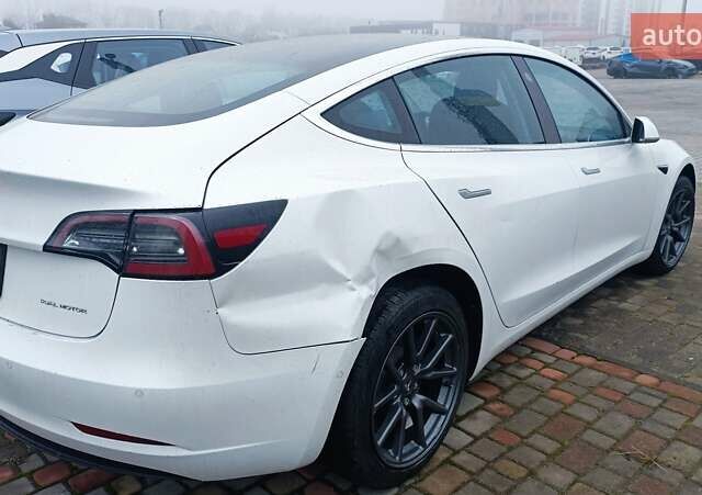 Белый Тесла Модель 3, объемом двигателя 0 л и пробегом 59 тыс. км за 17999 $, фото 4 на Automoto.ua