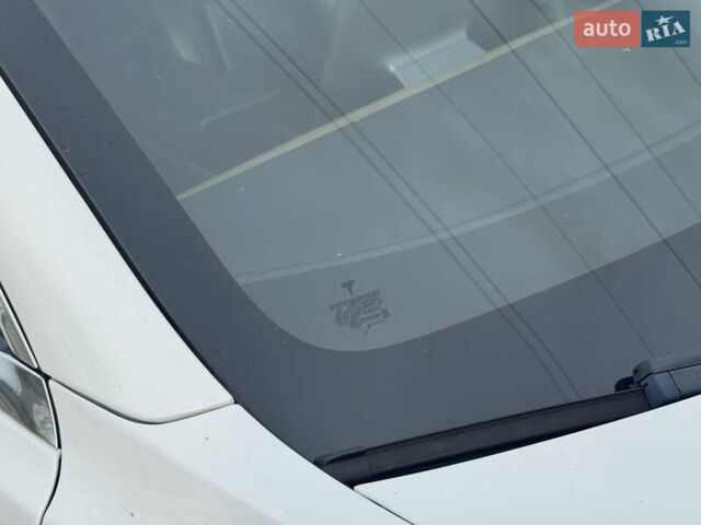 Белый Тесла Модель 3, объемом двигателя 0 л и пробегом 166 тыс. км за 14500 $, фото 5 на Automoto.ua