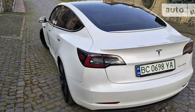 Белый Тесла Модель 3, объемом двигателя 0 л и пробегом 75 тыс. км за 25799 $, фото 17 на Automoto.ua
