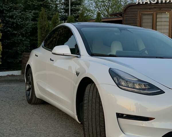 Белый Тесла Модель 3, объемом двигателя 0 л и пробегом 66 тыс. км за 15800 $, фото 15 на Automoto.ua