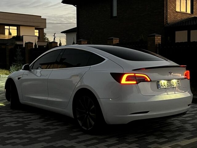 Білий Тесла Модель 3, об'ємом двигуна 0 л та пробігом 76 тис. км за 20500 $, фото 4 на Automoto.ua