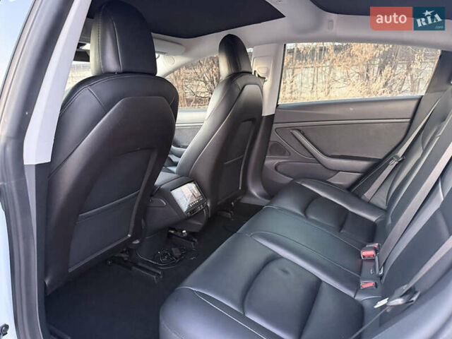 Білий Тесла Модель 3, об'ємом двигуна 0 л та пробігом 208 тис. км за 14300 $, фото 9 на Automoto.ua