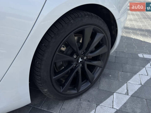 Белый Тесла Модель 3, объемом двигателя 0 л и пробегом 155 тыс. км за 18500 $, фото 19 на Automoto.ua