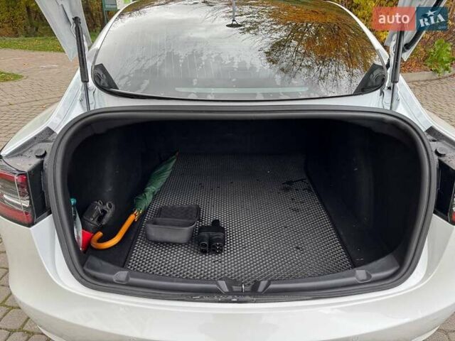 Білий Тесла Модель 3, об'ємом двигуна 0 л та пробігом 105 тис. км за 22250 $, фото 12 на Automoto.ua