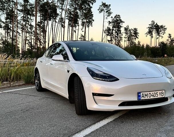 Білий Тесла Модель 3, об'ємом двигуна 0 л та пробігом 134 тис. км за 17700 $, фото 2 на Automoto.ua