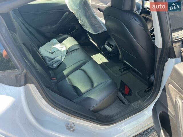 Белый Тесла Модель 3, объемом двигателя 0 л и пробегом 160 тыс. км за 10000 $, фото 7 на Automoto.ua