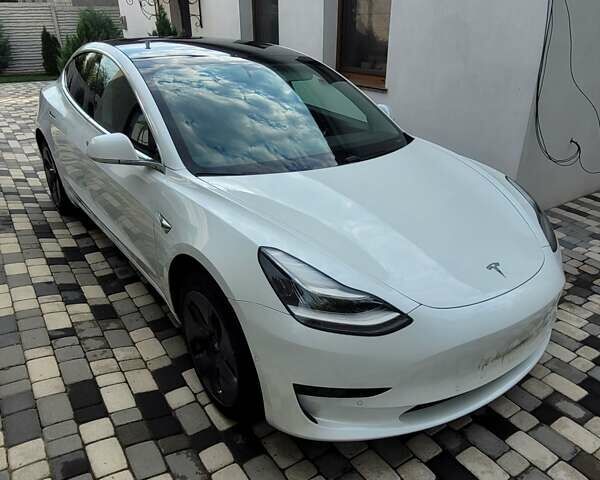 Белый Тесла Модель 3, объемом двигателя 0 л и пробегом 129 тыс. км за 16500 $, фото 3 на Automoto.ua