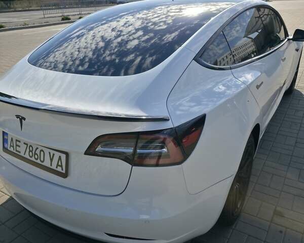 Белый Тесла Модель 3, объемом двигателя 0 л и пробегом 142 тыс. км за 17500 $, фото 28 на Automoto.ua