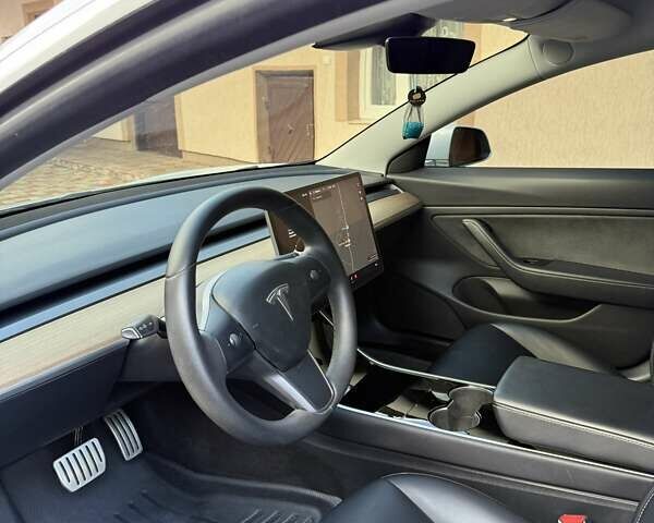 Белый Тесла Модель 3, объемом двигателя 0 л и пробегом 143 тыс. км за 18900 $, фото 18 на Automoto.ua