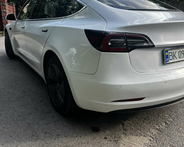 Тесла Модель 3 2019 в Ровно на Automoto.ua Белый Тесла Модель 3, объемом двигателя 0 л и пробегом 263 тыс. км за 15900 $, фото 2 на Automoto.ua