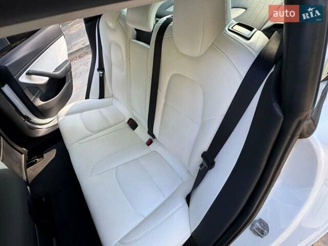 Белый Тесла Модель 3, объемом двигателя 0 л и пробегом 12 тыс. км за 18300 $, фото 19 на Automoto.ua