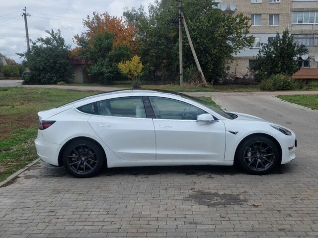 Белый Тесла Модель 3, объемом двигателя 0 л и пробегом 124 тыс. км за 15000 $, фото 1 на Automoto.ua