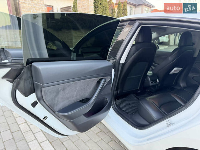 Белый Тесла Модель 3, объемом двигателя 0 л и пробегом 95 тыс. км за 17500 $, фото 10 на Automoto.ua