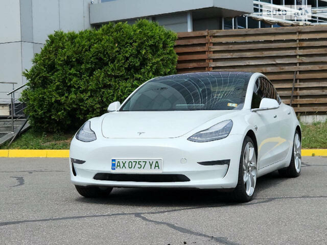 Білий Тесла Модель 3, об'ємом двигуна 0 л та пробігом 135 тис. км за 17200 $, фото 2 на Automoto.ua