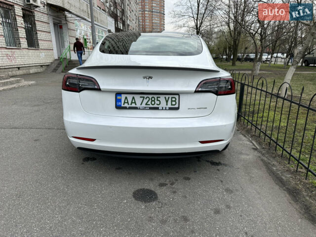 Белый Тесла Модель 3, объемом двигателя 0 л и пробегом 125 тыс. км за 15900 $, фото 4 на Automoto.ua