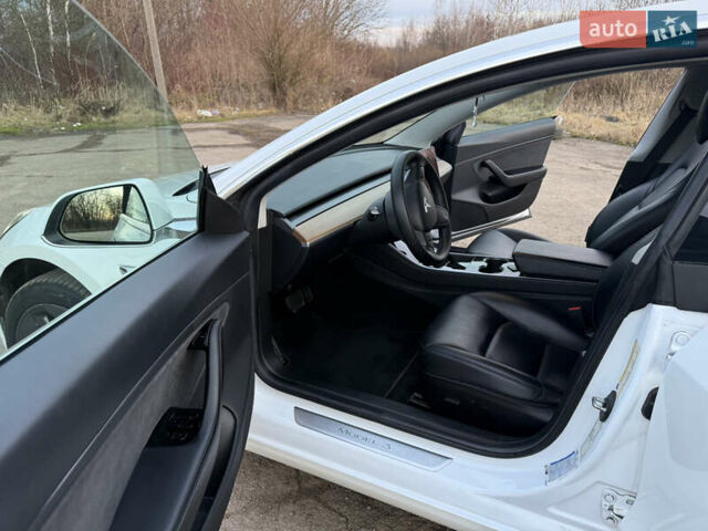 Белый Тесла Модель 3, объемом двигателя 0 л и пробегом 139 тыс. км за 17750 $, фото 46 на Automoto.ua