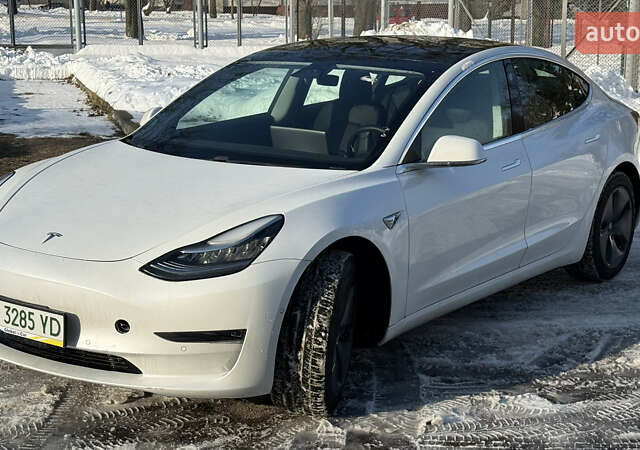 Белый Тесла Модель 3, объемом двигателя 0 л и пробегом 70 тыс. км за 13900 $, фото 3 на Automoto.ua