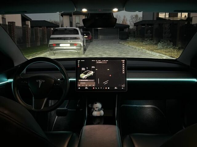 Білий Тесла Модель 3, об'ємом двигуна 0 л та пробігом 76 тис. км за 20500 $, фото 7 на Automoto.ua