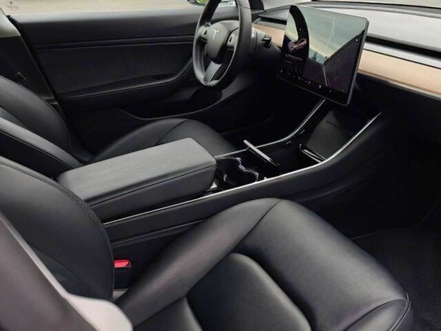 Білий Тесла Модель 3, об'ємом двигуна 0 л та пробігом 34 тис. км за 7797 $, фото 8 на Automoto.ua