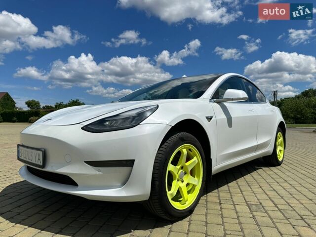 Белый Тесла Модель 3, объемом двигателя 0 л и пробегом 205 тыс. км за 15500 $, фото 1 на Automoto.ua