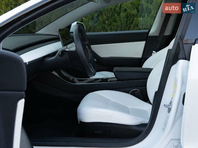 Тесла Модель 3 2019 в Львове на Automoto.ua Белый Тесла Модель 3, объемом двигателя 0 л и пробегом 80 тыс. км за 19900 $, фото 7 на Automoto.ua