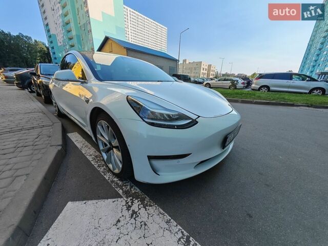 Белый Тесла Модель 3, объемом двигателя 0 л и пробегом 93 тыс. км за 17777 $, фото 3 на Automoto.ua