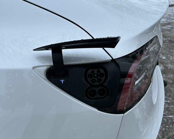 Белый Тесла Модель 3, объемом двигателя 0 л и пробегом 229 тыс. км за 16480 $, фото 12 на Automoto.ua