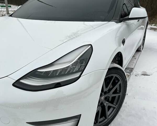 Білий Тесла Модель 3, об'ємом двигуна 0 л та пробігом 155 тис. км за 17600 $, фото 1 на Automoto.ua