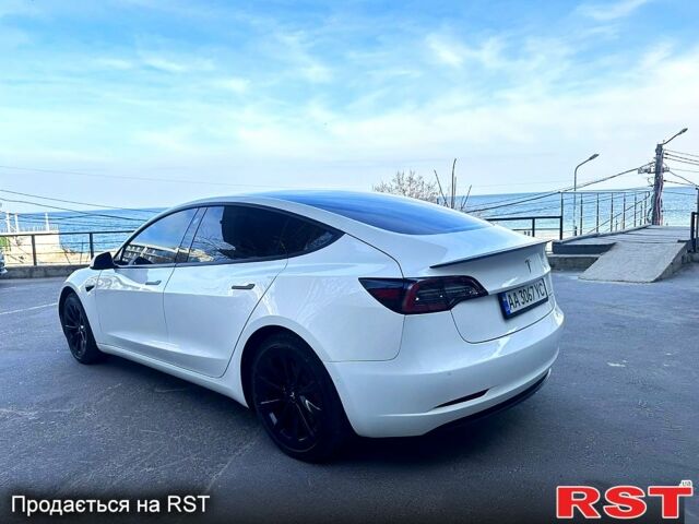 Білий Тесла Модель 3, об'ємом двигуна 0.28 л та пробігом 139 тис. км за 18600 $, фото 6 на Automoto.ua
