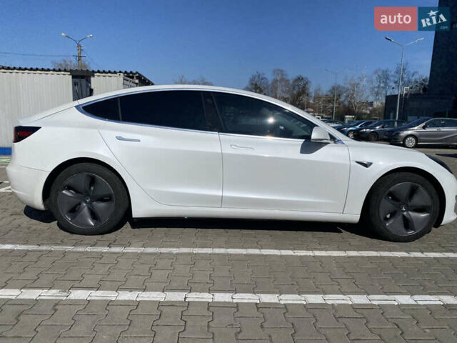 Белый Тесла Модель 3, объемом двигателя 0 л и пробегом 117 тыс. км за 21900 $, фото 7 на Automoto.ua