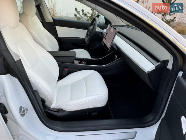 Белый Тесла Модель 3, объемом двигателя 0 л и пробегом 107 тыс. км за 19500 $, фото 26 на Automoto.ua