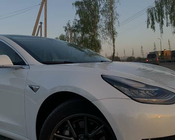 Белый Тесла Модель 3, объемом двигателя 0 л и пробегом 66 тыс. км за 15800 $, фото 18 на Automoto.ua