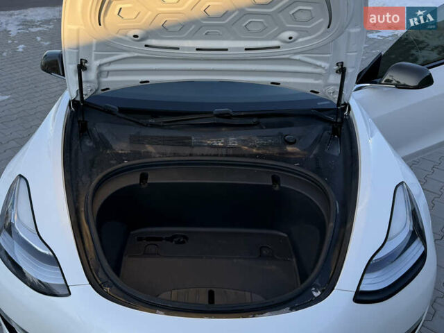 Білий Тесла Модель 3, об'ємом двигуна 0 л та пробігом 74 тис. км за 16500 $, фото 52 на Automoto.ua