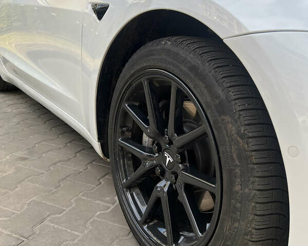 Білий Тесла Модель 3, об'ємом двигуна 0 л та пробігом 59 тис. км за 19200 $, фото 16 на Automoto.ua