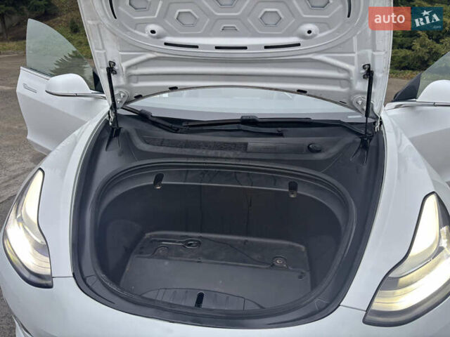 Білий Тесла Модель 3, об'ємом двигуна 0 л та пробігом 208 тис. км за 16500 $, фото 14 на Automoto.ua