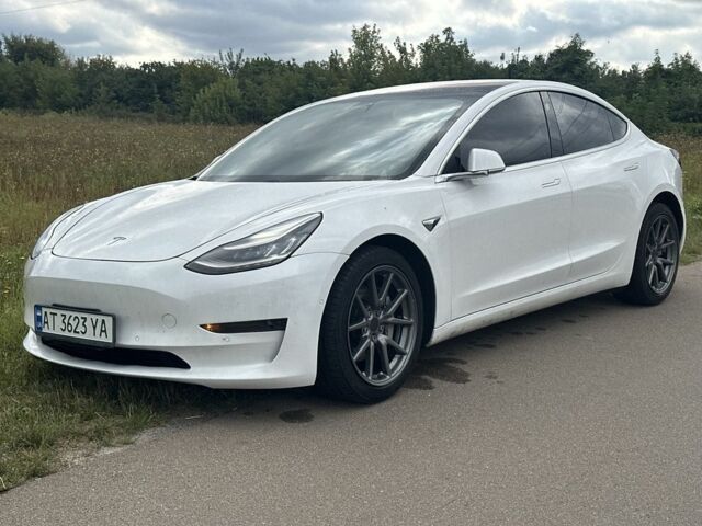 Белый Тесла Модель 3, объемом двигателя 0 л и пробегом 237 тыс. км за 14799 $, фото 1 на Automoto.ua
