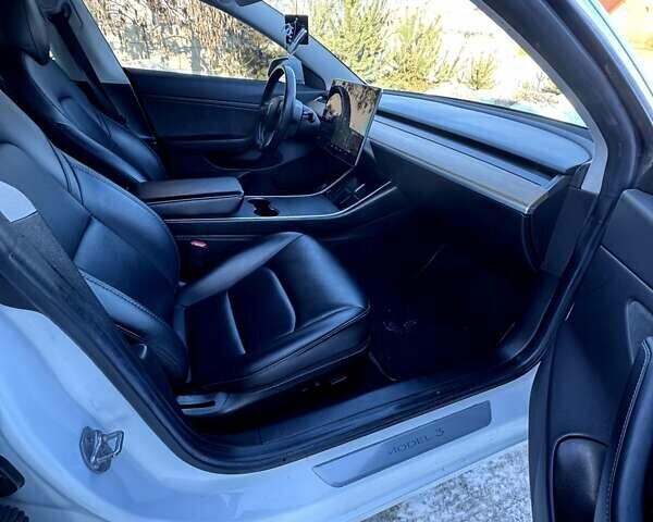 Белый Тесла Модель 3, объемом двигателя 0 л и пробегом 163 тыс. км за 14400 $, фото 13 на Automoto.ua