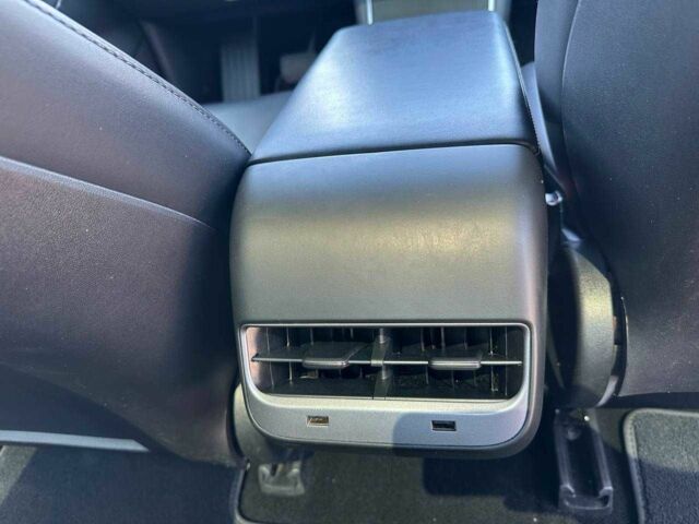 Білий Тесла Модель 3, об'ємом двигуна 0 л та пробігом 140 тис. км за 22850 $, фото 17 на Automoto.ua