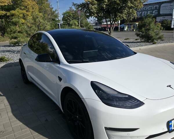 Белый Тесла Модель 3, объемом двигателя 0 л и пробегом 142 тыс. км за 17500 $, фото 19 на Automoto.ua