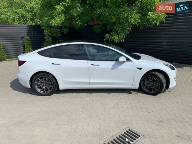 Белый Тесла Модель 3, объемом двигателя 0 л и пробегом 74 тыс. км за 16000 $, фото 2 на Automoto.ua