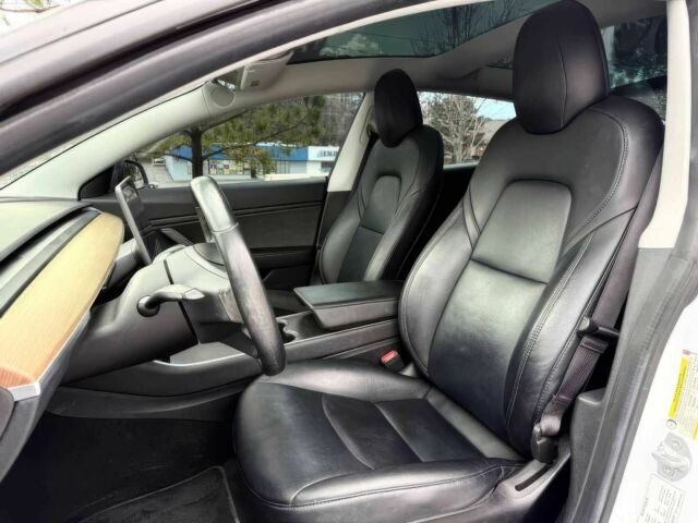 Белый Тесла Модель 3, объемом двигателя 0 л и пробегом 53 тыс. км за 12700 $, фото 7 на Automoto.ua