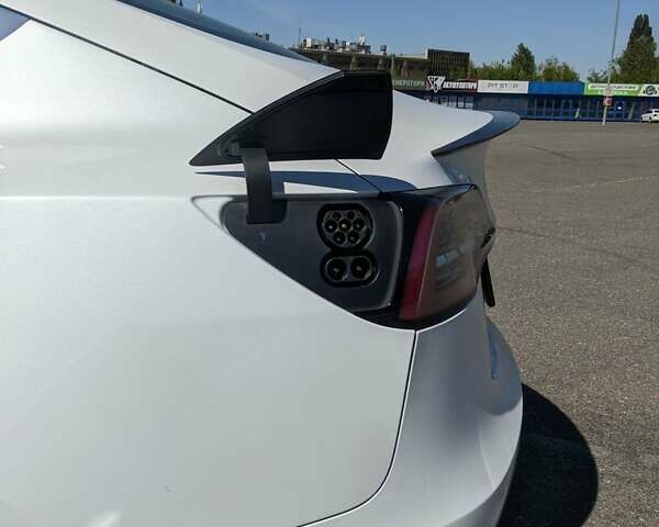 Белый Тесла Модель 3, объемом двигателя 0 л и пробегом 101 тыс. км за 23500 $, фото 18 на Automoto.ua