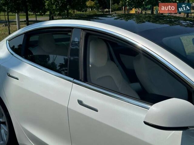 Белый Тесла Модель 3, объемом двигателя 0 л и пробегом 98 тыс. км за 16300 $, фото 8 на Automoto.ua