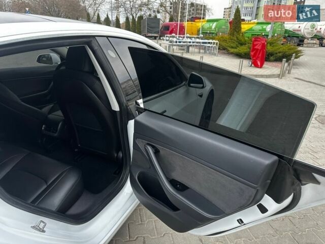 Белый Тесла Модель 3, объемом двигателя 0 л и пробегом 118 тыс. км за 19500 $, фото 18 на Automoto.ua