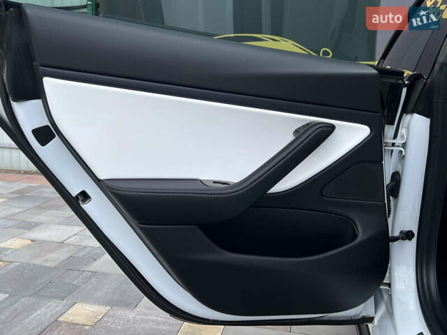 Білий Тесла Модель 3, об'ємом двигуна 0 л та пробігом 102 тис. км за 22500 $, фото 20 на Automoto.ua